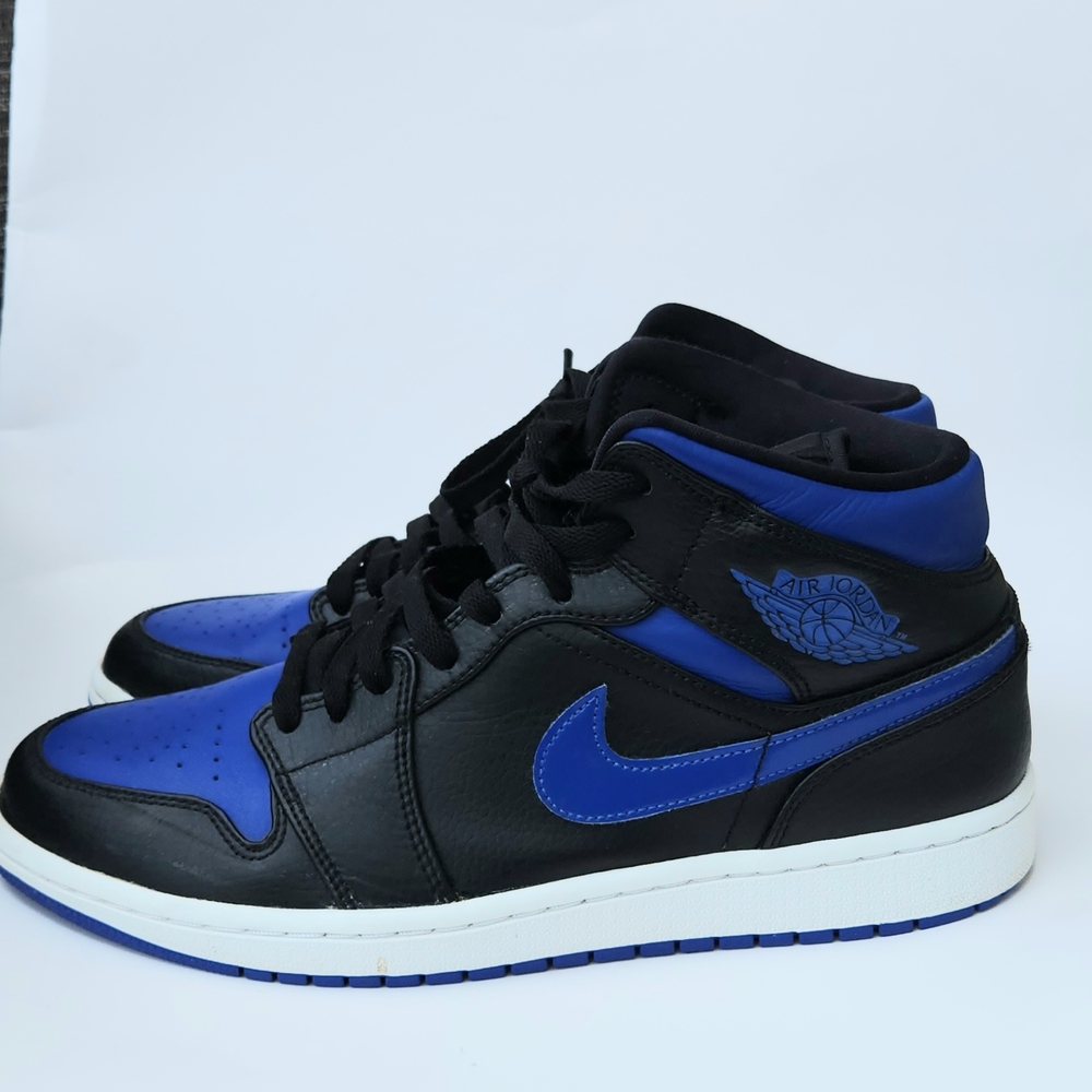 Jordan Men's Black and Blue High-Top Sneakers